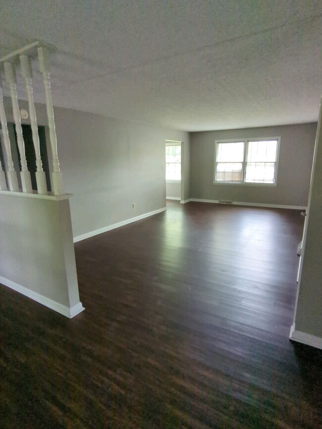 Building Photo - 2517 Thoroughbred Dr