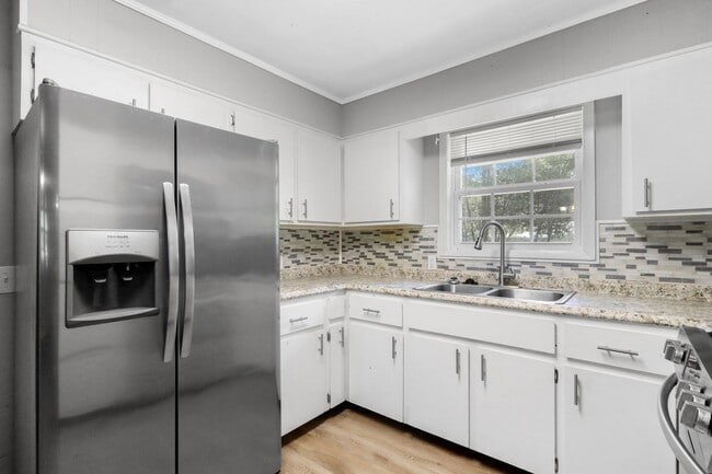 Building Photo - 3bd 2ba HOME FOR RENT!