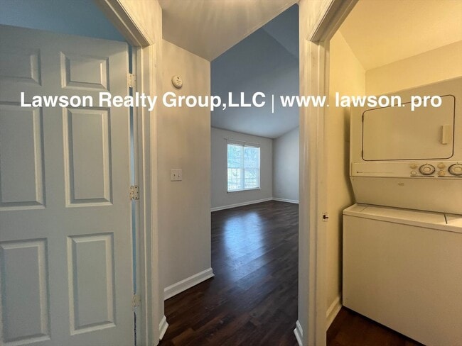 Building Photo - Adorable and Updated-One Level Living with Paved Driveway