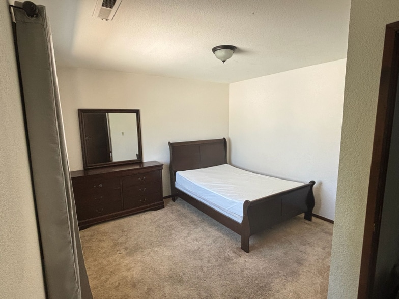 Building Photo - 1201 N Pershing Ave