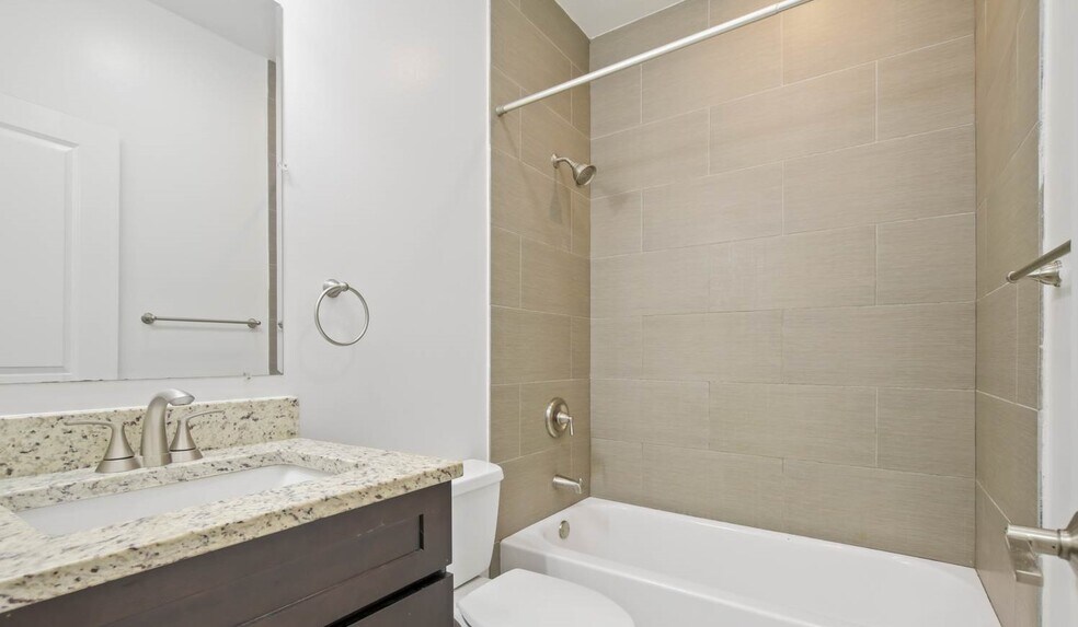 Building Photo - 1346 W Howard St