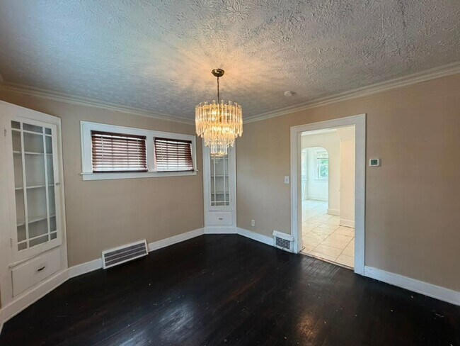 Building Photo - Affordable Cleveland Heights Home - Now Available