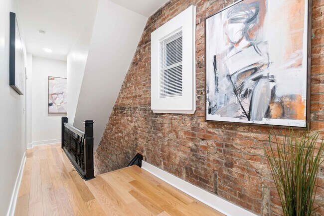 Building Photo - 6 Bed 4 bath Fully Furnished Oakland