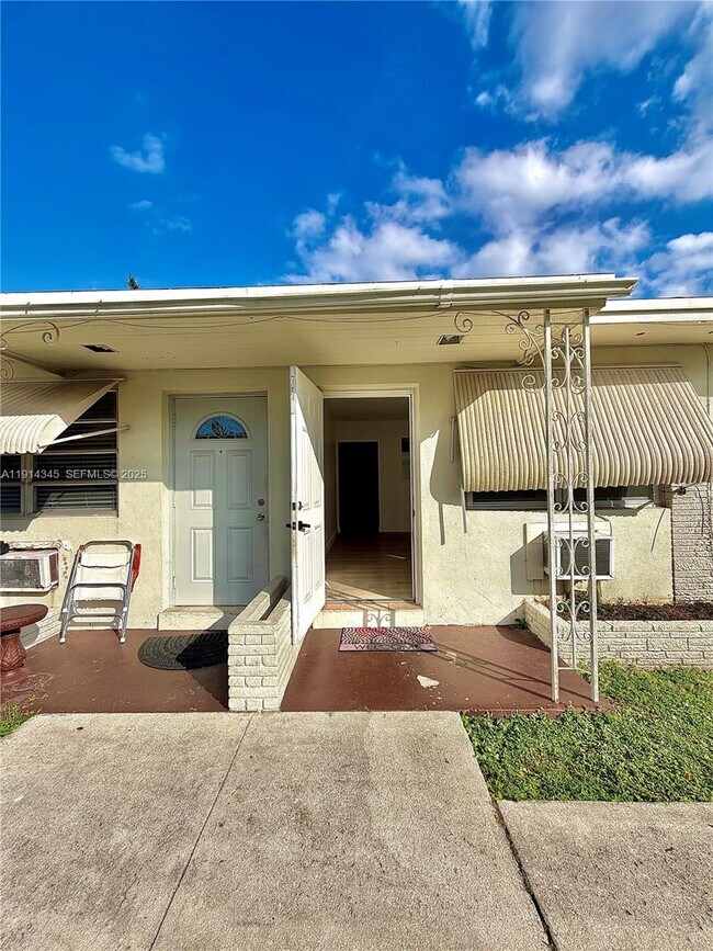 Building Photo - 224 SW 10th St