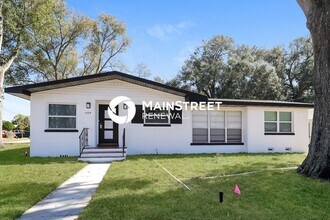 Building Photo - 3 Bedroom Pet-Friendly Home in WINTER HAVEN, FL with Main Street Renewal