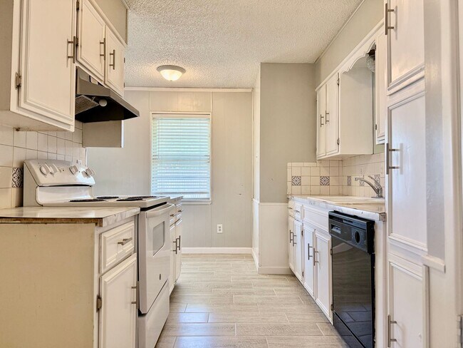 Building Photo - Rental