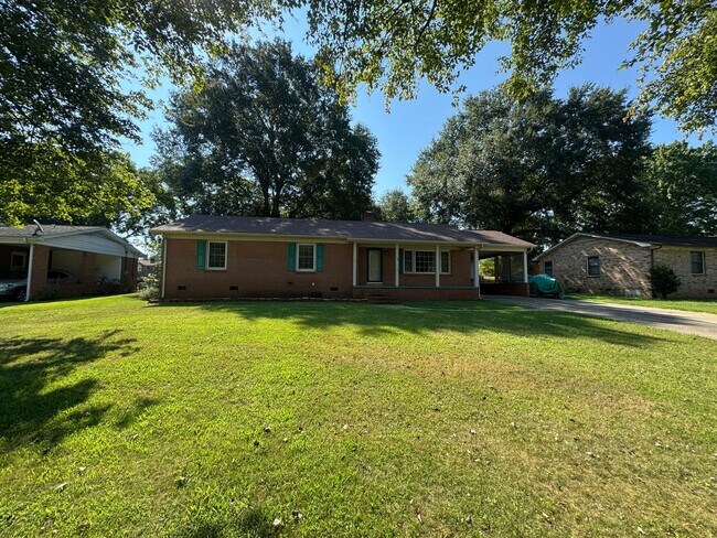 Building Photo - 104 Kenwood Dr