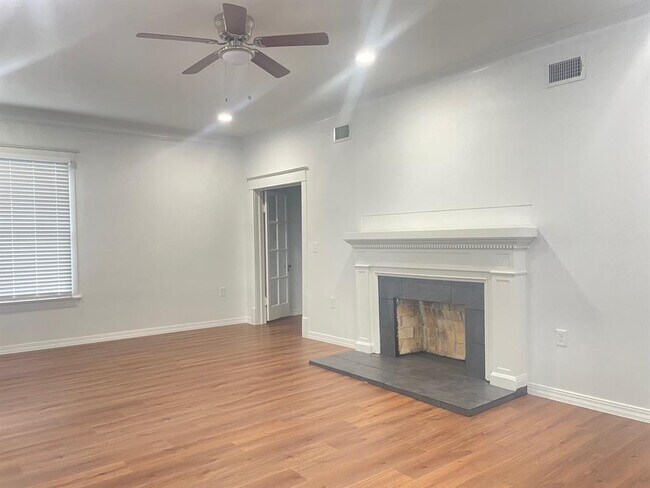 Building Photo - 4310 Mt Vernon St