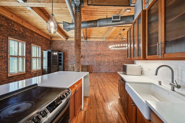 Building Photo - Open floor living at its best! 1 BR/2 BA l...
