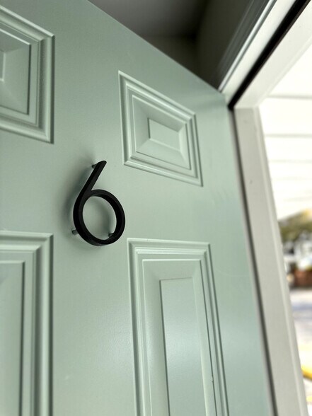 Building Photo - 107 David St