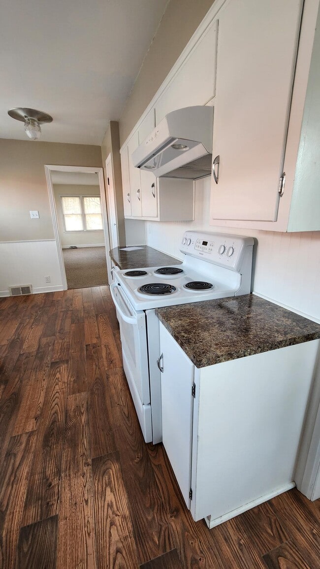 Building Photo - 515 Flambeau St