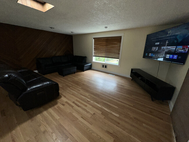Building Photo - 633 SE 156th Ave
