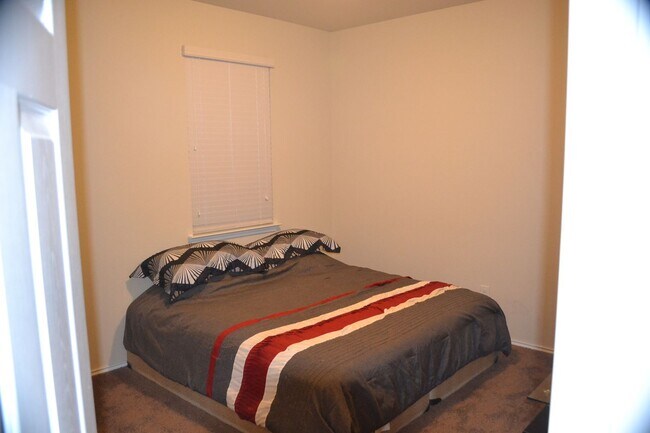 Building Photo - Gorgeous Corner Lot w/ Solar Panels