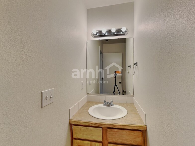 Building Photo - 6619 S Covewood Way