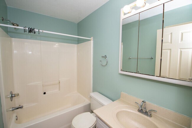 Building Photo - 4 Bedroom home in Granger, IN!