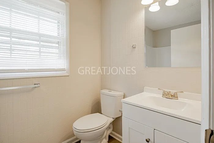 Building Photo - 300 Springwood Dr