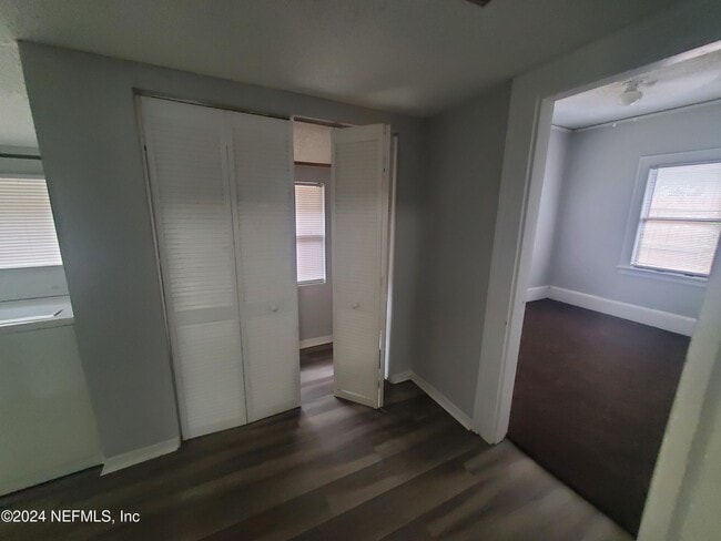 Building Photo - 1218 Challen Ave