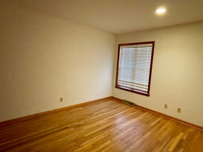 Building Photo - 4 bedroom home in the Heart of Oxford