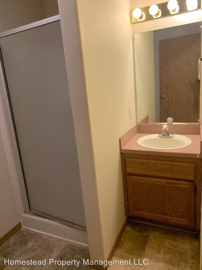 Building Photo - 286-294 Stadium Dr N