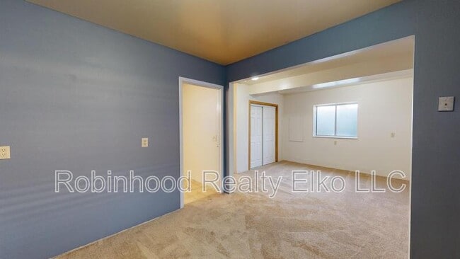 Building Photo - 2316 Sierra Dr