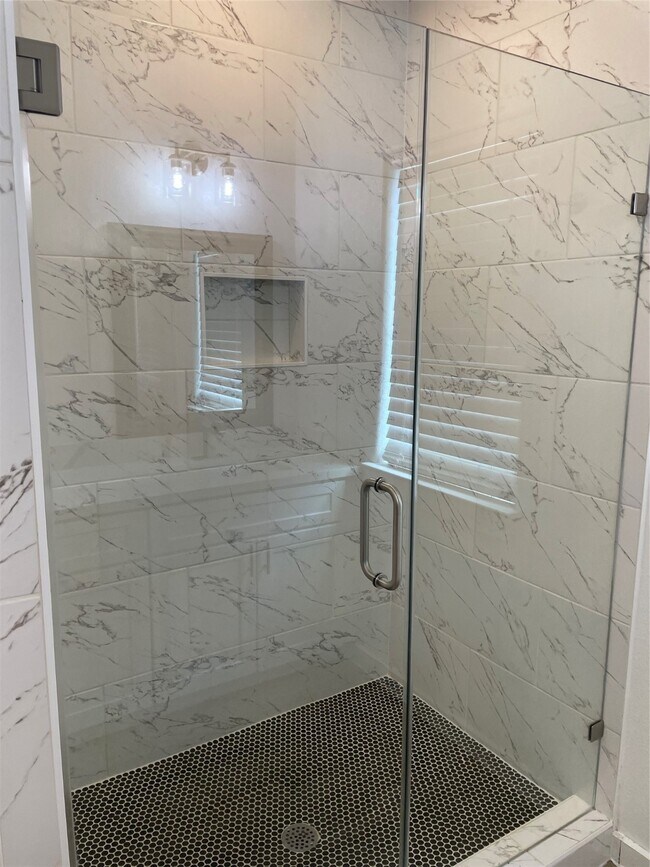 Building Photo - 5314 Longmeadow St