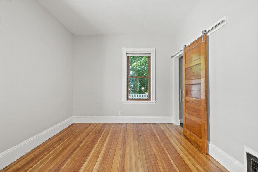 Building Photo - 19 Taft St