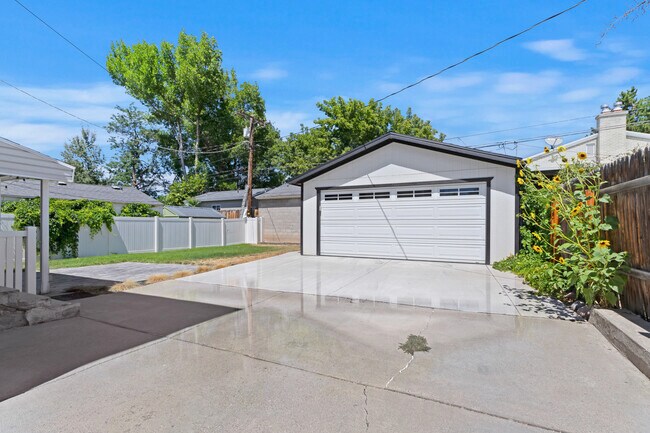 Building Photo - 1779 Ramona Ave