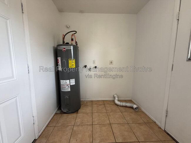 Building Photo - 9248 W Mescal St