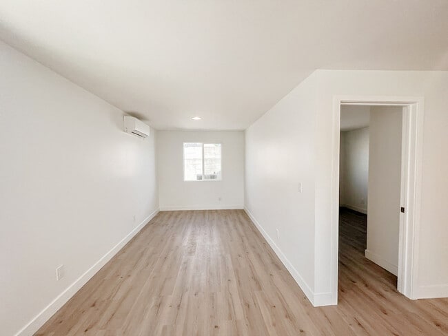 Building Photo - 3824 W 104th St