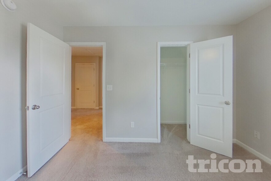 Building Photo - 304 Longfellows Ln