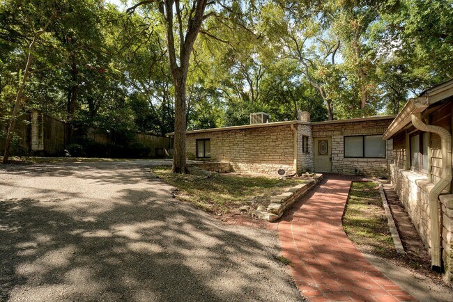 Building Photo - 4405 Barrow Ave
