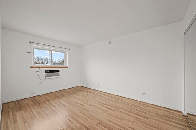 Building Photo - 1348 Geneva Dr