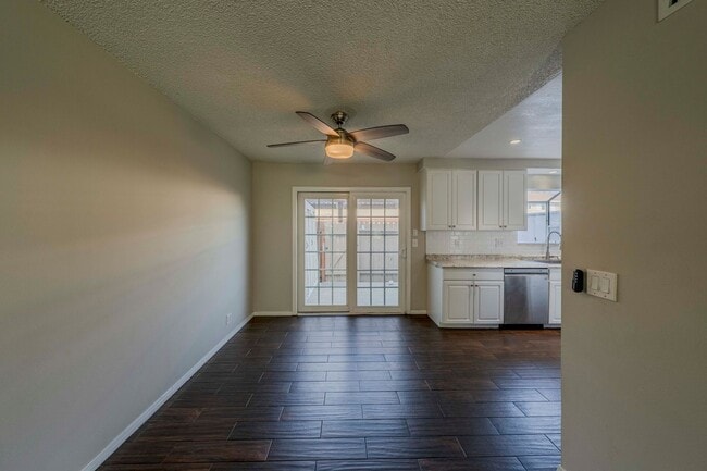 Building Photo - Bright & Airy 2-Bedroom End Unit Townhome