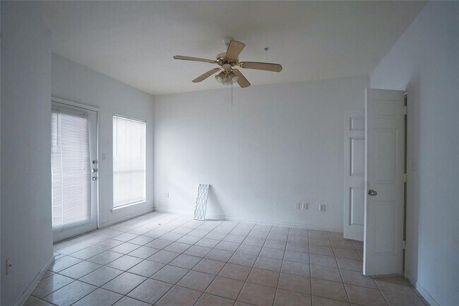 Building Photo - 1330 Old Spanish Trl