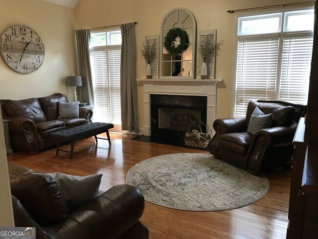 Building Photo - 1031 Simonton Dr