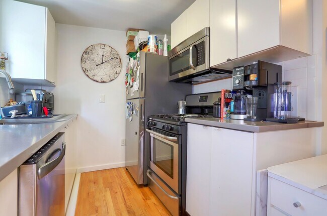 Building Photo - 265 3rd St