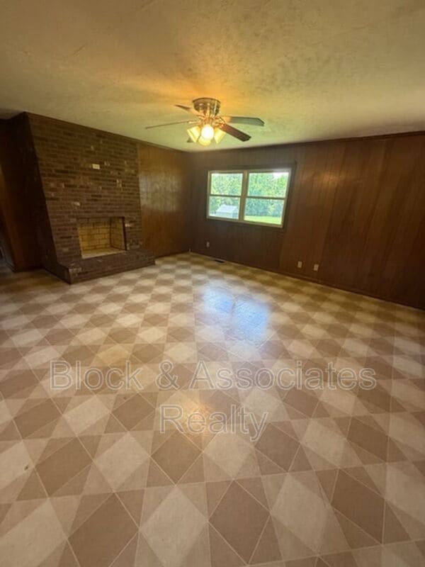 Building Photo - 304 Swaim St