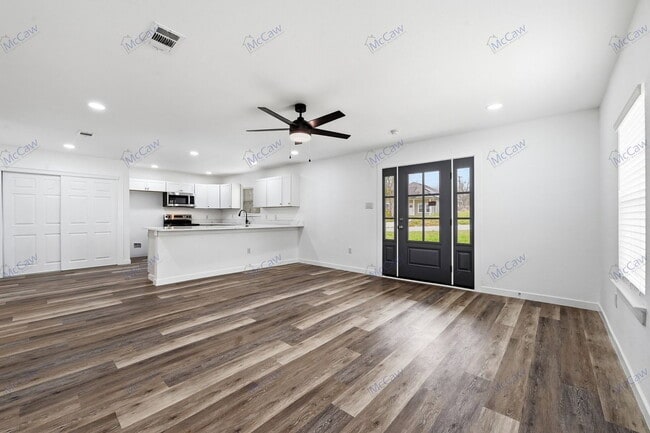 Building Photo - 5901 Farnsworth Ave