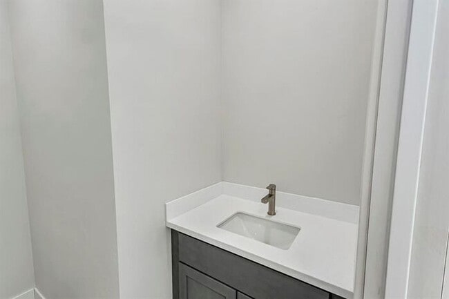 Building Photo - Stylish & Move-In Ready Homes in the Desir...