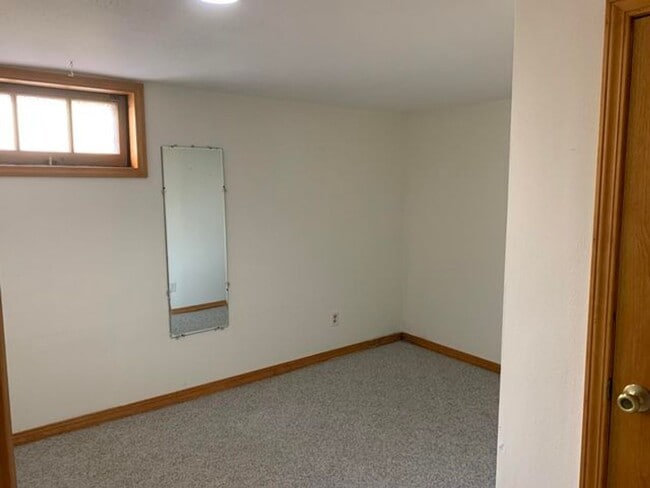 Building Photo - 4 Bedroom Single-Family House in Shorewood