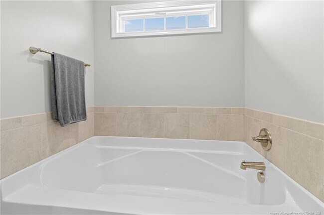 Building Photo - 101 E 6th Ave