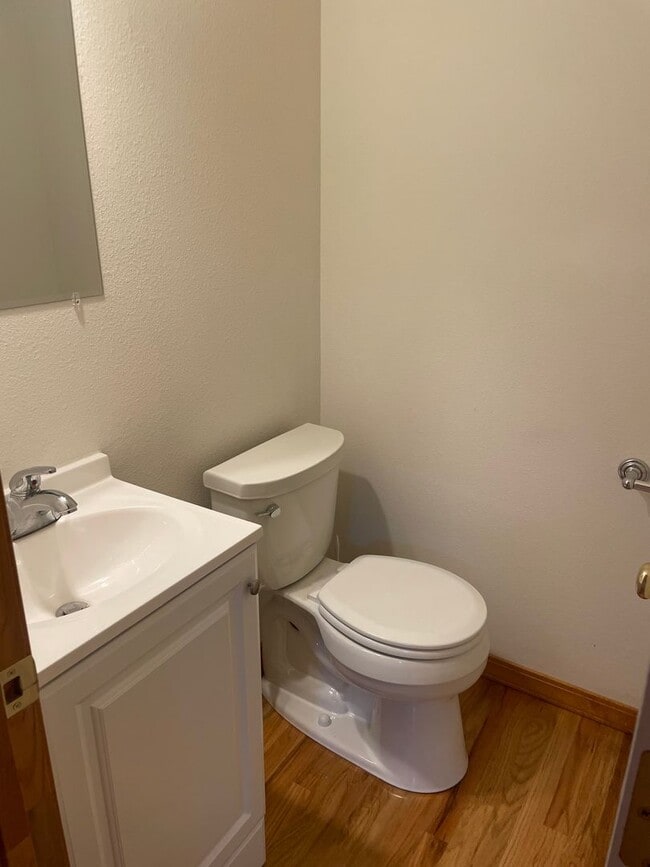 Building Photo - Large Three Bedroom on the North Side of D...