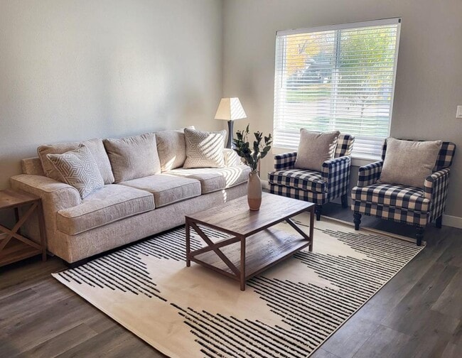 Building Photo - 6 Reserve Ct