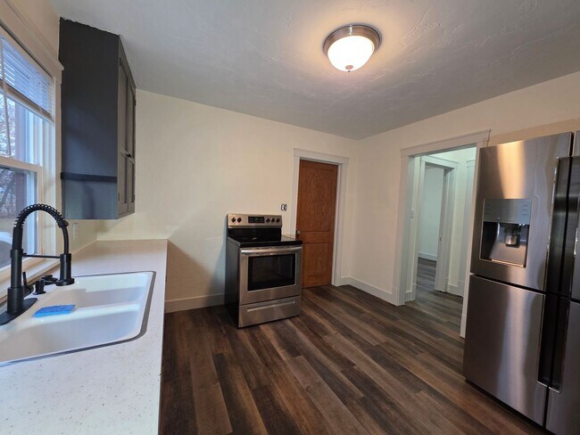 Building Photo - 1415 S 19th St