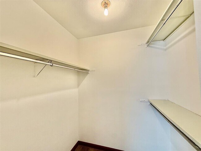 Building Photo - 7111 El Sereno Dr