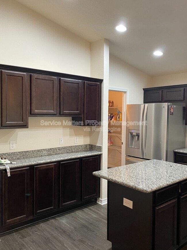 Building Photo - 5652 Peach Dr