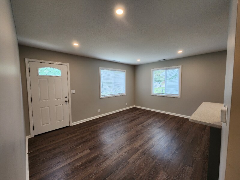 Building Photo - 424 Nussbaum Ave