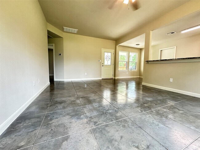 Building Photo - 10796 Royal Magnolia Dr