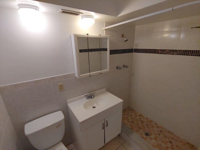 Building Photo - 2/2/1 1320 Sq. Ft. with INDOOR LAUNDRY, UPDATED BATHROOMS & a HUGE kitchen...