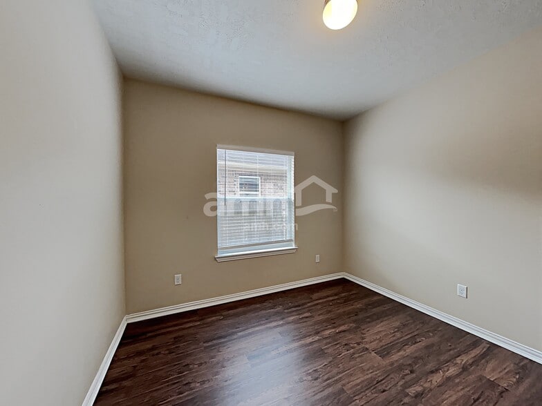 Building Photo - 28914 Hidden Lake Ct